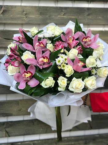 Букет цветов из: Розы и Хризантемы в Чапаевском
