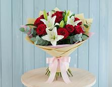 Букет цветов из:  Лилии и Розы в Чапаевском