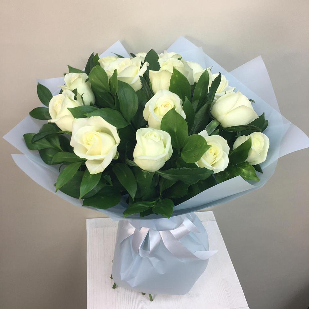 Букет 15 Белых роз Проуд в Чапаевском
