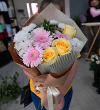 Букет цветов из:  Герберы, Розы и Хризантемы в Чапаевском