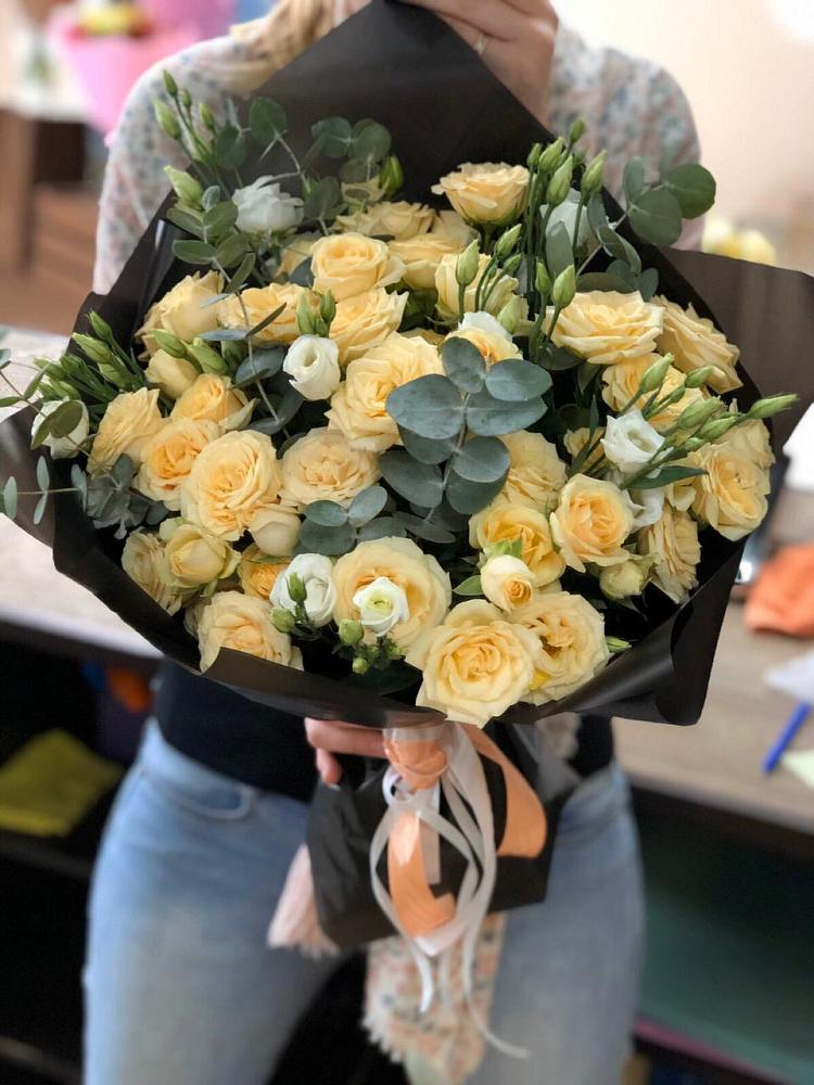 Букет цветов из: Розы и Лизиантусы в Чапаевском