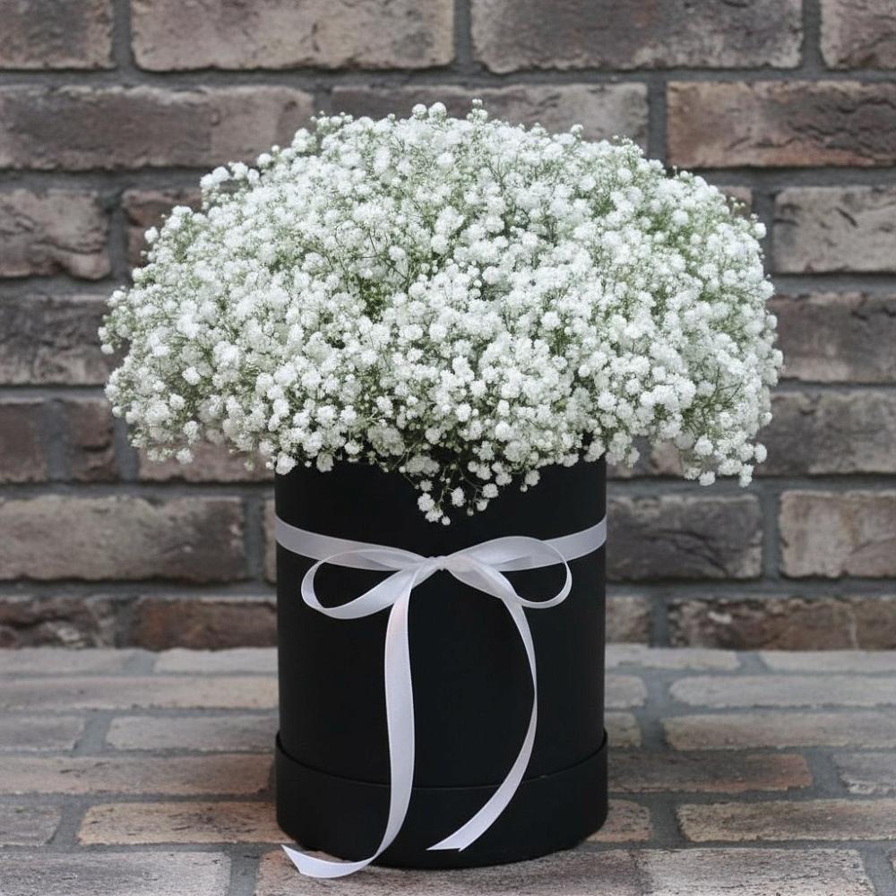 Цветочная композиция из Гипсофила в шляпной коробке в Чапаевском