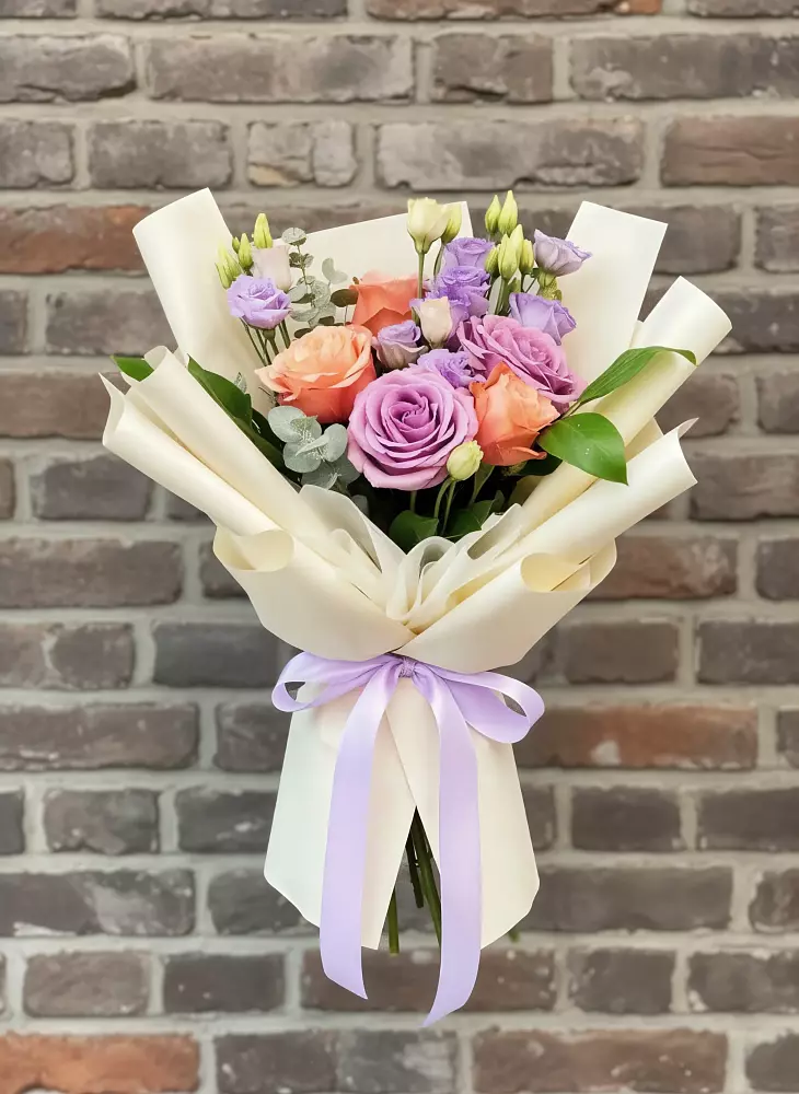 Букет цветов из: Лизиантусы и Розы в Чапаевском