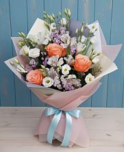 Букет цветов из:  Лизиантусы, Розы, Альстромерии и Гипсофила в Чапаевском