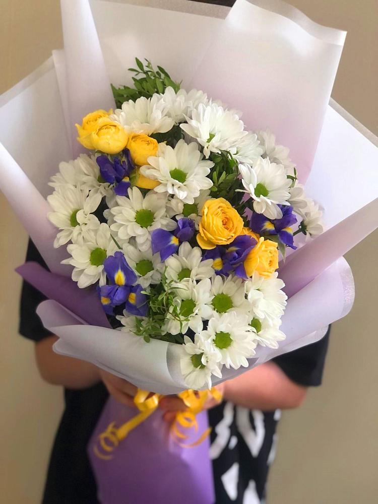 Букет цветов из: Ирисы, Хризантемы и Розы в Чапаевском