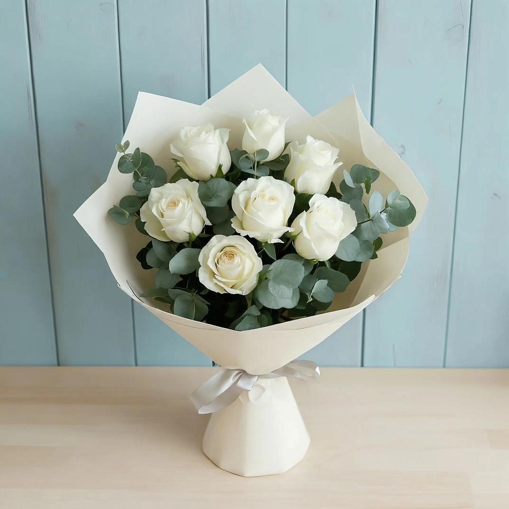 Букет Белые розы в Эвкалипте в Чапаевском