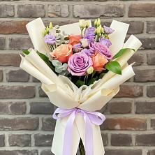 Букет цветов из:  Лизиантусы и Розы в Чапаевском