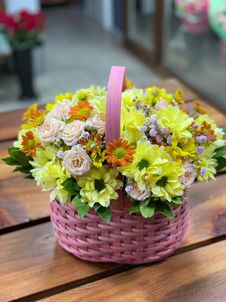 Цветочная композиция из Хризантемы и Розы в корзине в Чапаевском