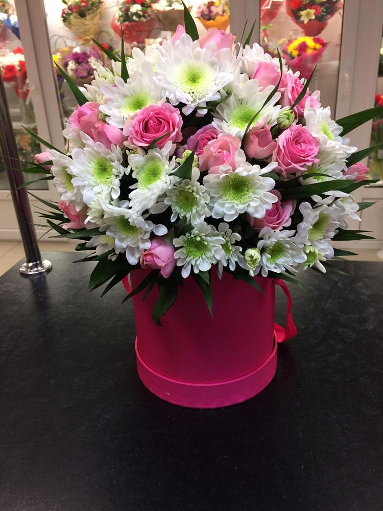 Цветочная композиция из Розы и Хризантемы в шляпной коробке в Чапаевском