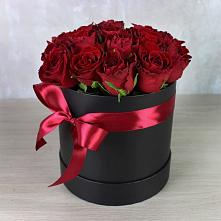Цветочная композиция из Розы в шляпной коробке в Чапаевском