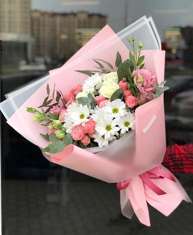 Букет цветов из: Розы, Лизиантусы и Хризантемы в Чапаевском
