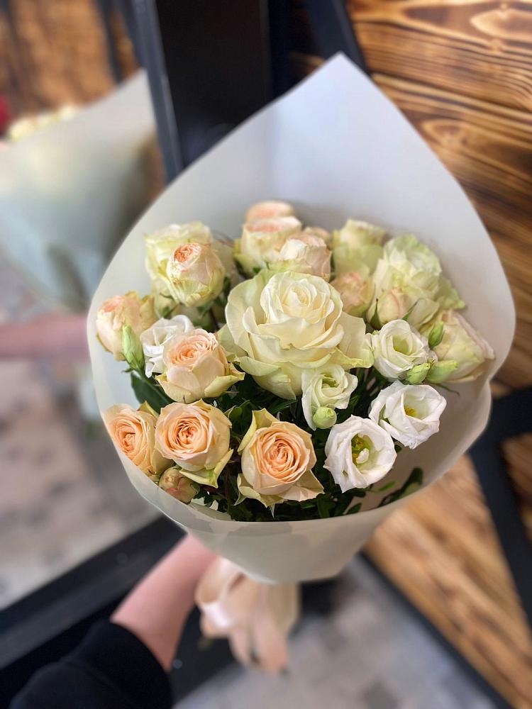 Букет цветов из: Розы и Лизиантусы в Чапаевском